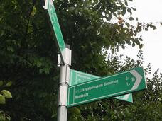 Opferstein von Quoltitz / Rügen - Wegweiser