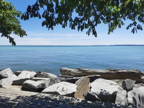 Sassnitz / Rügen: Wellenbrecher im Uferbereich