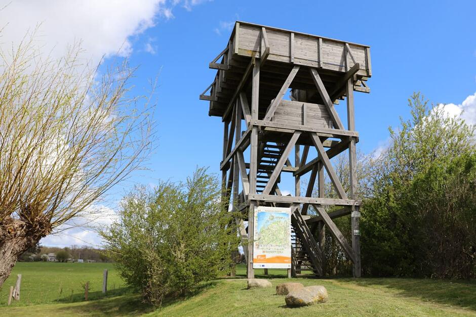 Eixener Badesee mit Aussichtsturm