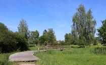 Naturlehrpfad Hellberge Franzburg – Brücke im Mühlengrund Park