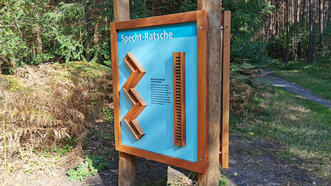 Naturlehrpfad Fuhlendorf - Station 3 - Spechtratsche