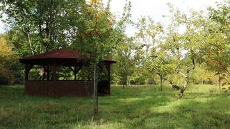 Lehrpfad Wanderweg Buchenhorst - Streuobstwiese mit Schutzhütte