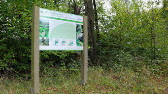 Lehrpfad Wanderweg Buchenhorst - Infotafel: Warum man dem Wald einen "Mantel" anziehen sollte