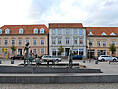 Marktplatzbrunnen Ribnitz - Bernsteinfischer mit Familie