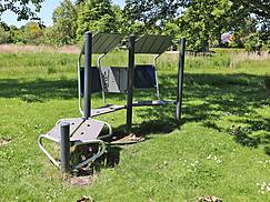 Calisthenics / Trimm-Dich-Platz Ribnitz-Damgarten - Sitzgelegenheiten