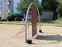 Spielplatz Ribnitz Mittelweg - Kletterwand, Kletternetz