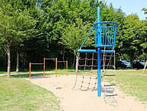 Spielplatz Sandhufe in Ribnitz - Kletternetz, Kletterleiter mit Turm