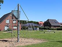 Spielplatz Damgarten, Theodor-Fontane-Straße - Turm mit Kletternetz