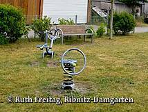 Spielplatz Ribnitz Ulmenallee / Bahnhofstraße - Wippen