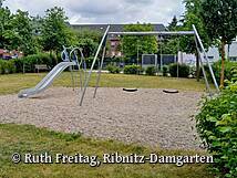 Spielplatz Ribnitz Ulmenallee / Bahnhofstraße - Rutsche, Schaukel