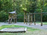 Holzspielplatz im Wald von Bremerhagen