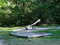 Waldspielplatz Bremerhagen - Sandkasten, Wippe