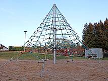 Spielplatz Boltenhagen, Ringstraße – Kletternetzpyramide