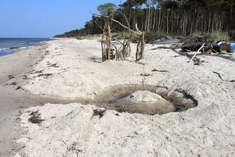 Sandburg am Darßer Weststrand