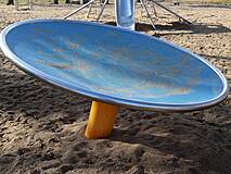 Mehrgenerationenspielplatz in Kölpinsee - Drehteller