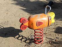 Kölpinsee: Spielplatz in der Strandstraße - Federwippe