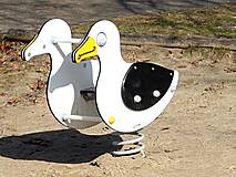 Kölpinsee: Spielplatz in der Strandstraße - Federwippe