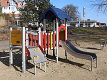 Kölpinsee: Spielplatz in der Strandstraße - Kletterturm