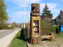 Bücherbaum Schloss Pudagla