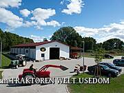 Einfahrt zum Museum mit dem Güldner G40