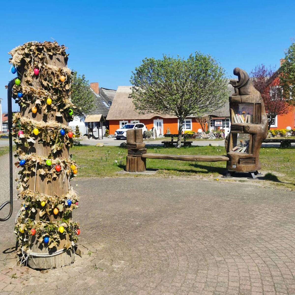 Dorfplatz Zempin - Osterschmuck