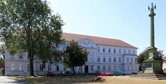 Franz-Parr-Platz - Amtsgericht Güstrow