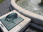 Fischbrunnen im Rostocker Hansaviertel - Scholle