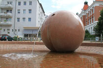 Granitkugel in der Margaretenstraße 