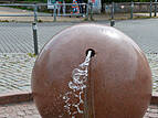 Brunnen "Granitkugel" in der Margaretenstraße