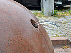 Brunnen "Granitkugel" in der Margaretenstraße