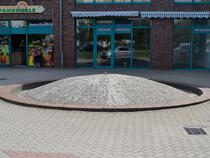 Brunnen vor der Kolumbus-Passage