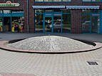 Brunnen vor der Kolumbus-Passage in Rostock-Schmarl