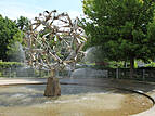 Brunnen "Sprühender Baum" im Rostocker Stadtteil Lütten Klein