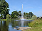 Fontäne auf dem Schwanenteich in Rostock Reutershagen