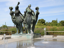 Brunnen "Sieben stolze Schwestern küsst das eine Meer"