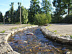 Brunnen mit Wasserlauf in Rostock Toitenwinkel