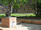Rostocker Innenstadt: Brunnen "Afrikanische Bergziege" (Ziegenbrunnen), Am Ziegenmarkt vor der Marienkirche