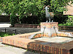 Rostocker Innenstadt: Brunnen "Afrikanische Bergziege" (Ziegenbrunnen), Am Ziegenmarkt vor der Marienkirche