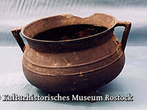 Kulturhistorisches Museum Rostock - Grapen aus Bronze von einer Hansekogge