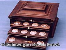 Kulturhistorisches Museum Rostock - Medailliensuite Rostock Johann Memmies 1701