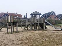 Spielplatz »Zur Liebesschlucht« - Spiel- und Kletterturm