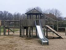 Spielplatz »Zur Liebesschlucht« - Spiel-und Kletterturm