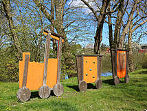 Spielplatz Thelkow, Oberdorf - kleine Kletterwand und Infotafel
