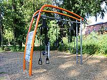 Fitnessgerät im Burgpark Plau Am See - Schlingentrainer