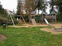 Spielplatz am Burgwall in Plau am See - Spielturm, Schaukeln