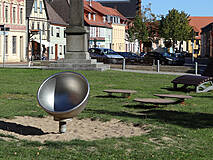 Spielplatz an der Marienkirche in Plau am See - Drehsitz