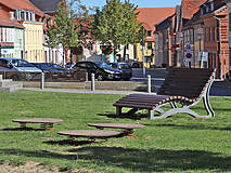 Spielplatz an der Marienkirche in Plau am See - Ferderteller, Sonnenbank