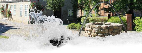 Ribnitz-Damgarten: Feldsteinbrunnen im ehemaligen Kloster