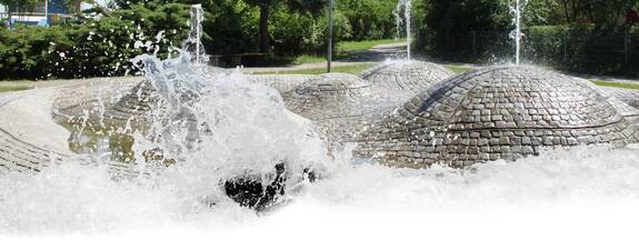 Ribnitz-Damgarten: Natursteinbrunnen