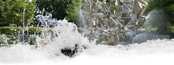 Rostock: Brunnen "Sprühender Baum"